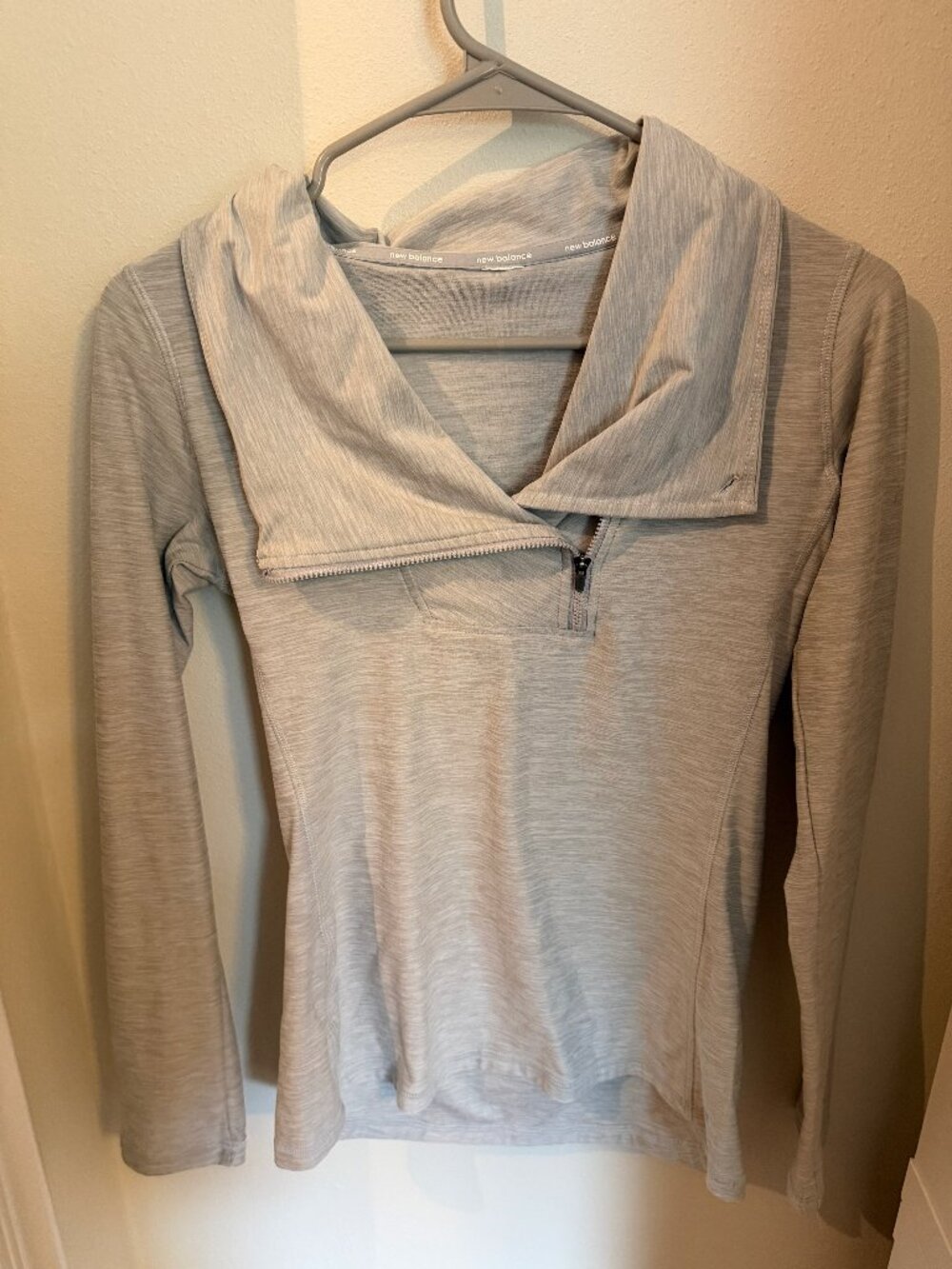 New Balance XS Asymmetrical Quarter Zip Pullover in Light Grey
